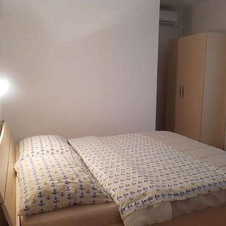 Apartments Mari - Near Sea Лопар Экстерьер фото
